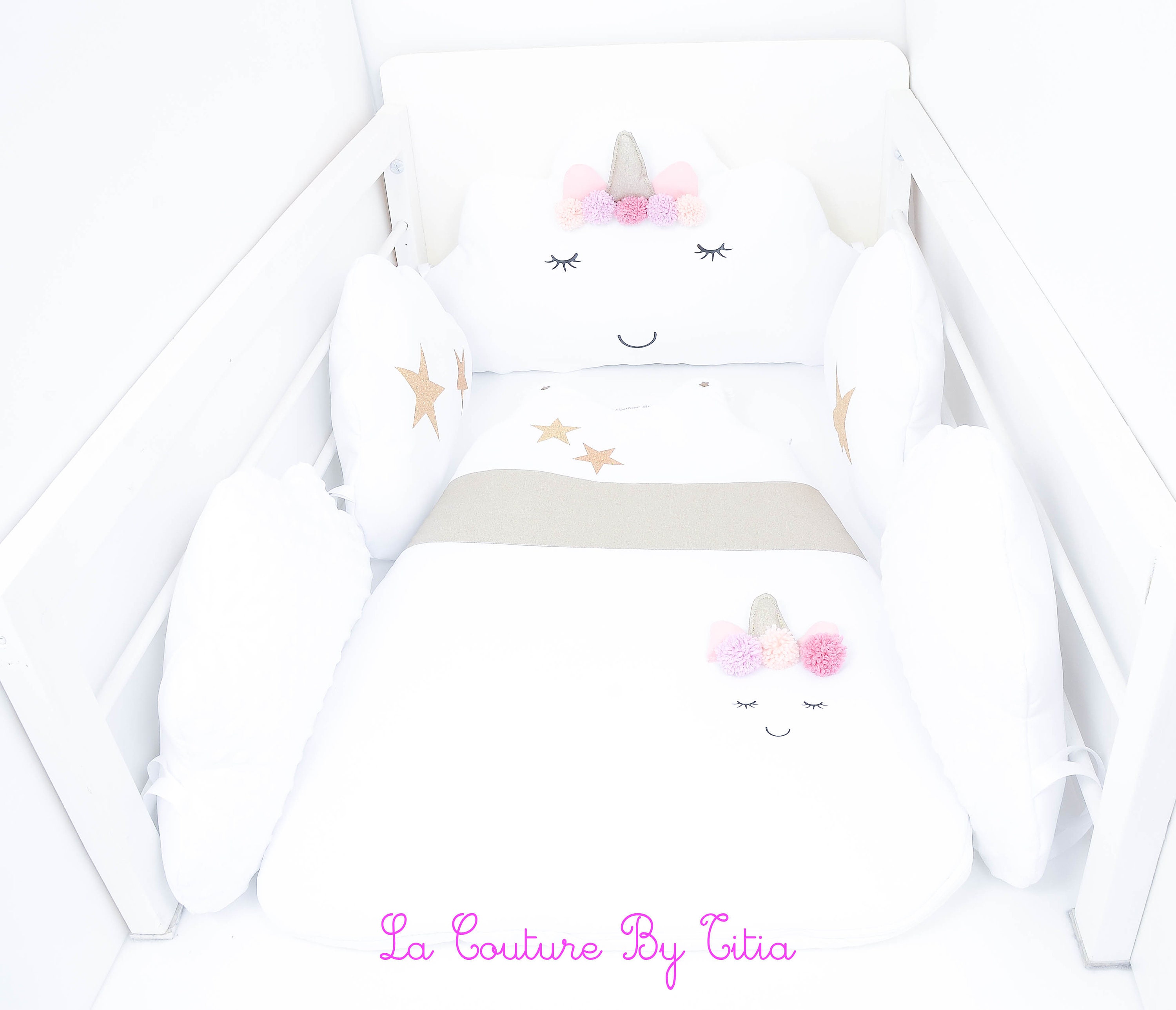 Tour de Lit Nuage Coussins Fait Main Minky Blanc et Licorne Or Rose avec Pompons @lacouturebytitia