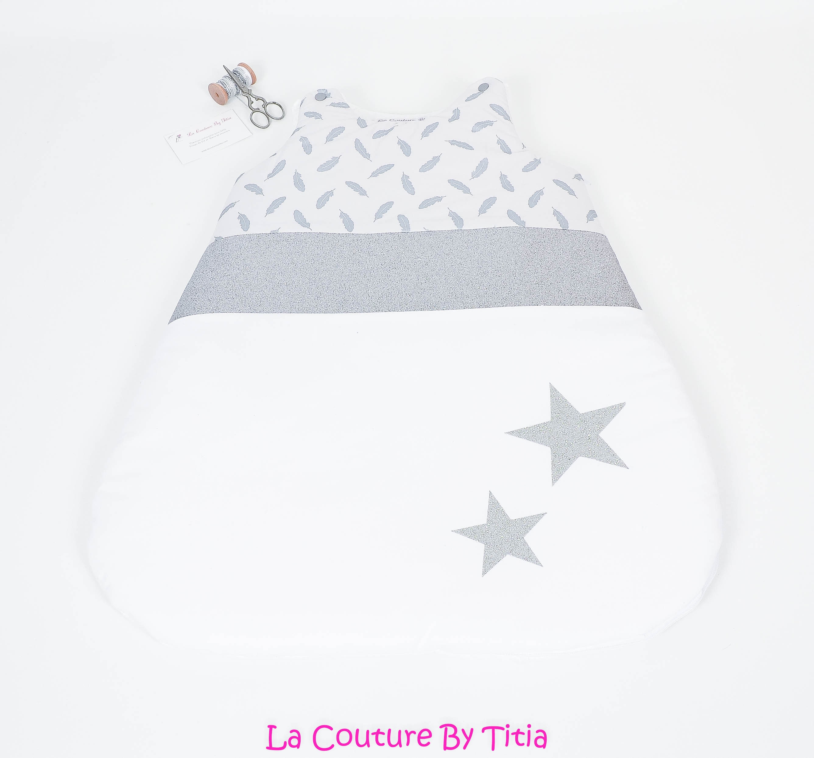 Turbulette Gigoteuse 0 - 6 Mois Fait Main Blanc, Plumes et Étoiles Paillettes Argent @lacouturebytit