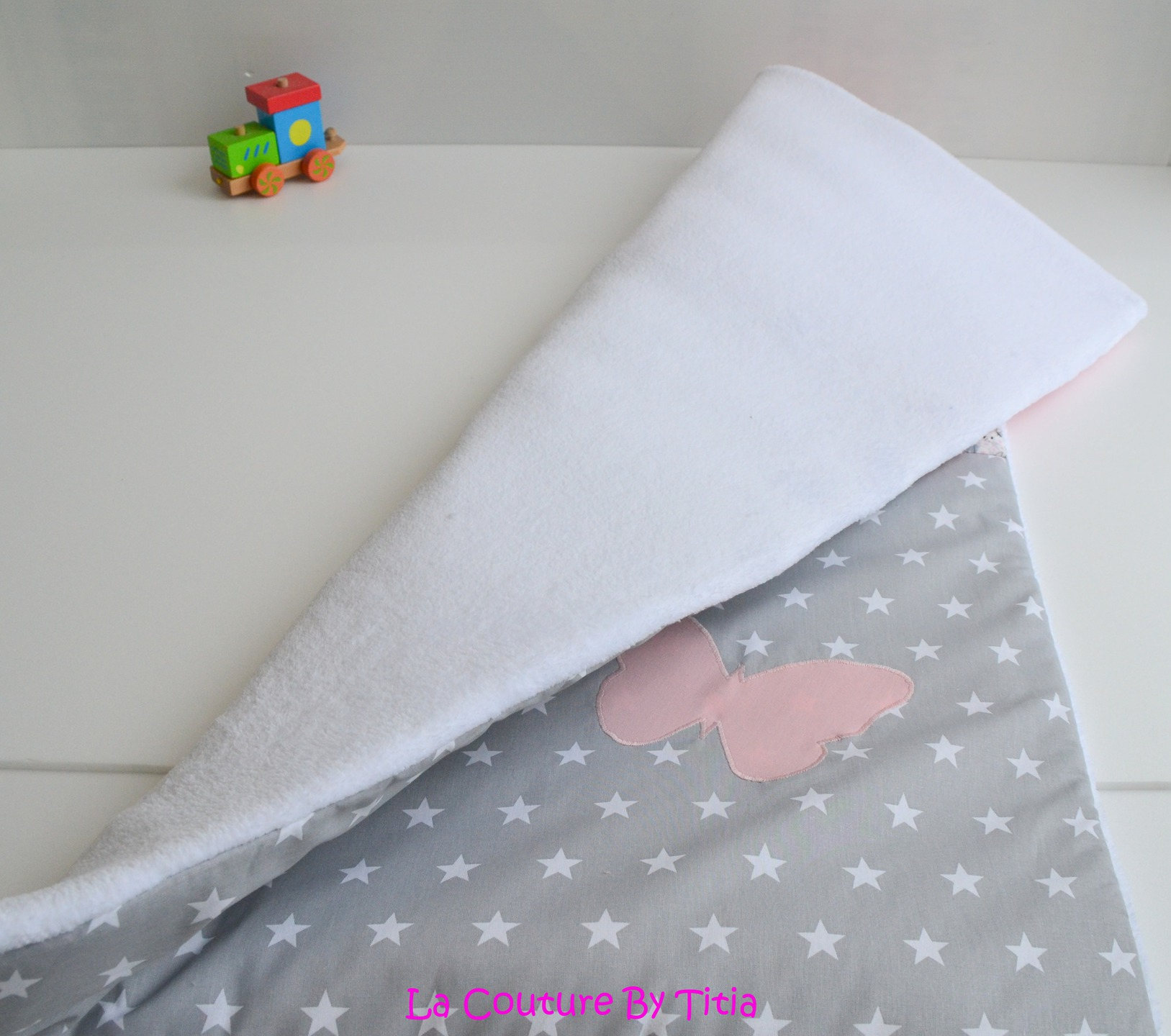 Baby Blankets Couverture Plaid B U00e9b U00e9 Personnalisable Fait Main Etoiles Gris Rose Papillon Liberty Mitsi Perle Lacouturebytitia Blankets Throws Baby Blankets Couverture Plaid B U00e9b U00e9 Personnalisable Fait Main Etoiles Gris Rose Papillon Liberty Mitsi Perle Lacouturebytitia Blankets Throws