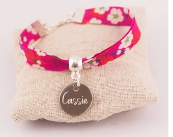 Bracelet Liberty Personnalisé avec Prénom Mitsi Rouge Médaille Gravée -Bijou gravé, Cadeau Noël, Anniversaire, Marraine, Amie, Maman, Mamie