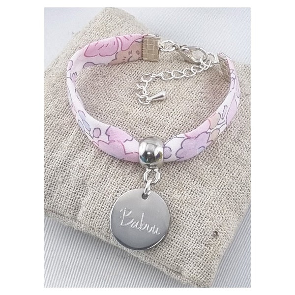 Bracelet Liberty Personnalisé avec Prénom Rose Clair Médaille Gravée -Bijou gravé, Cadeau Noël, Anniversaire, Marraine, Amie, Maman, Mamie