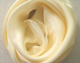 231 / Choice of sizes - silk scarf (approx. 90 x 90 cm) or silk scarf (approx. 45 x 180 cm) - yellow pastel (vanilla)