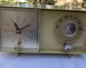 1950s WORKING Vintage General Electric Solid State AM Radio Mid Century Modern Model T1130B Works great 1960s Mad Men