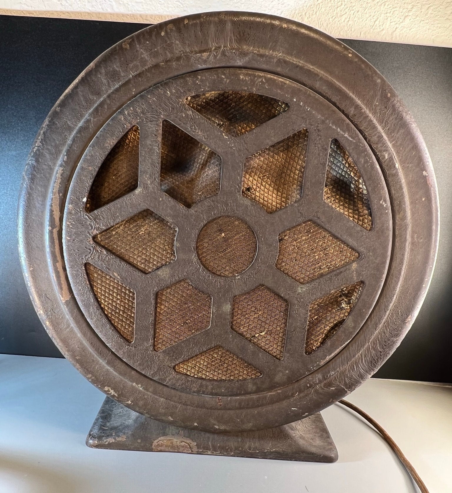 1920s Art Deco Radio Speaker: Authentic Vintage Decor (needs