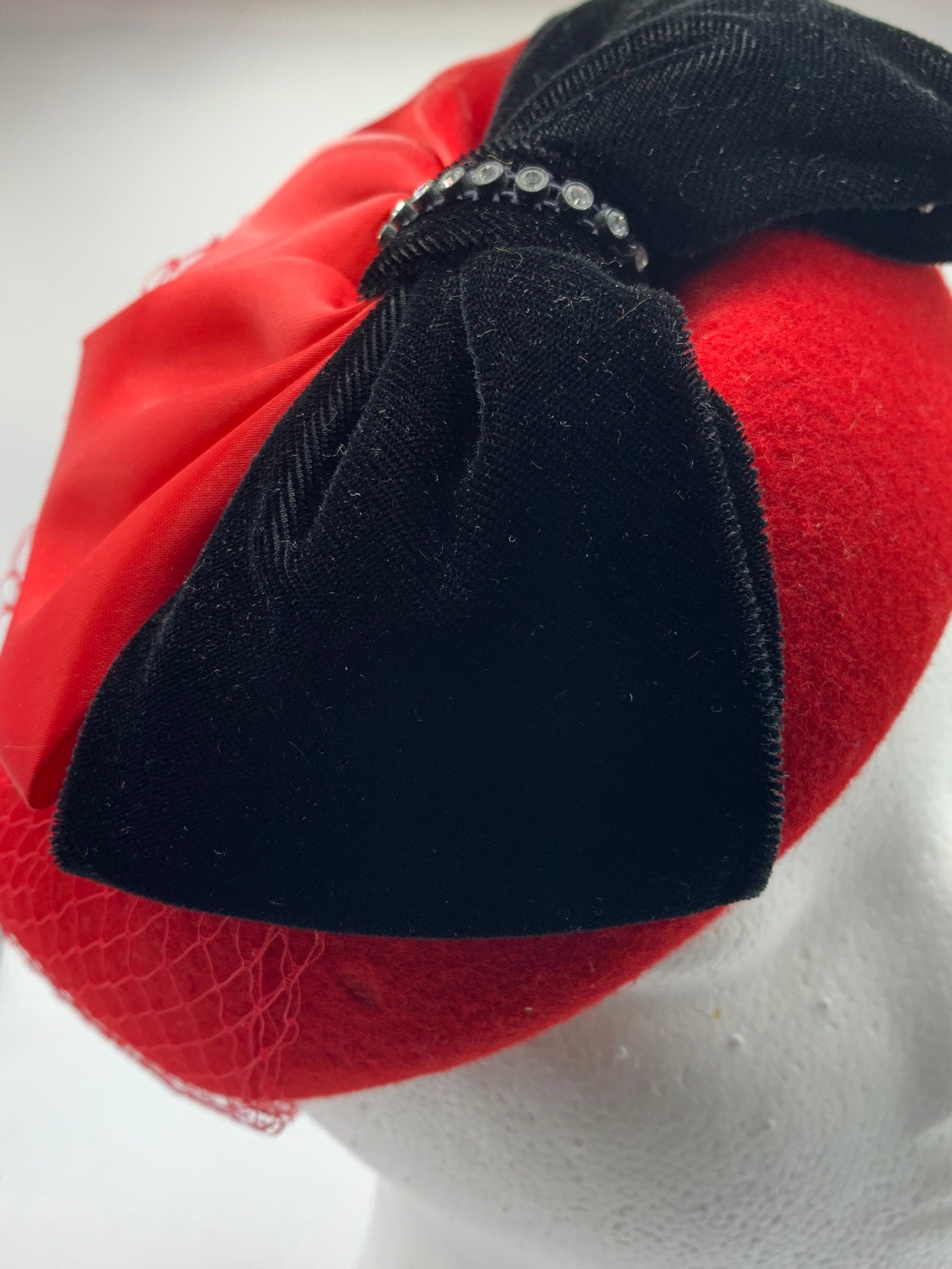 Vintage Red Veiled Hat: Black Velvet Bow, Church Wedding  display picture 1