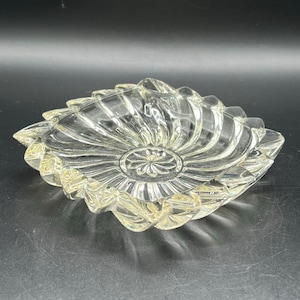 Small Mid Century Modern Clear GLASS ASHTRAY 5 3/8" - So Retro! Pinwheel Design
