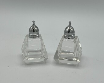 Vintage Lucite Salt and Pepper Shaker Set - 70s Retro Style