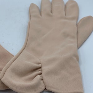 Nylasuede by Hansen Ladies Gloves Vintage 60's Size 6 1/2 Tan Very Vintage Cool image 2