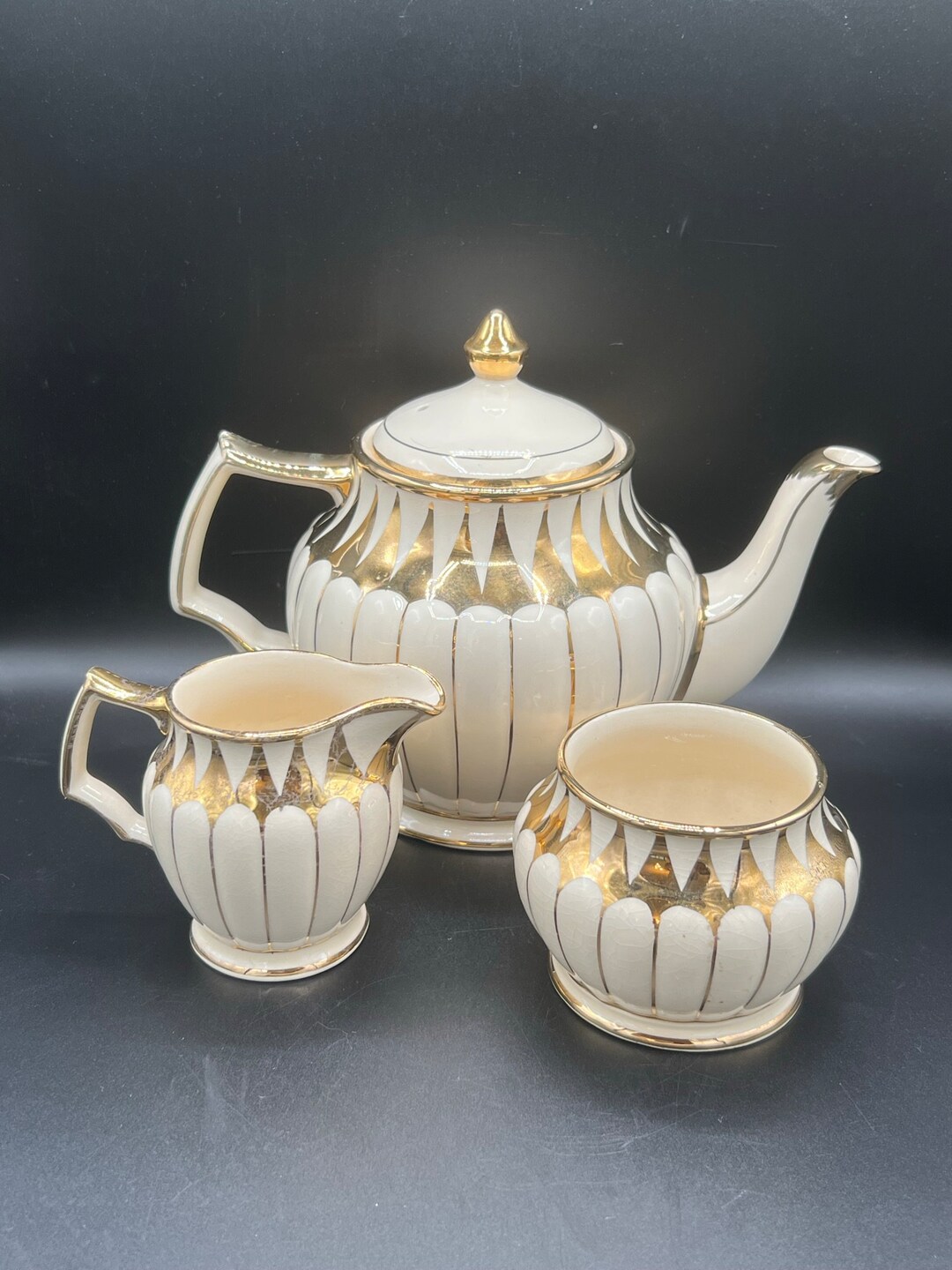 PRISTINE Vintage Art Deco Teapot W/ Matching Creamer and Sugar Bowl so