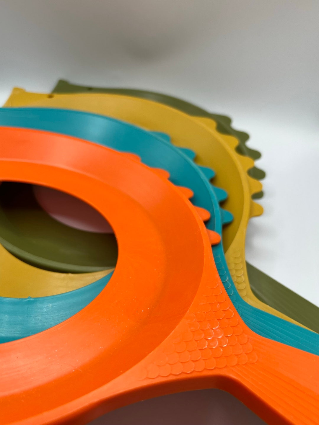 Vintage Fish Shaped Paper Plate Holders so Great for Camping MCM Colors Orange, Olive, Teal