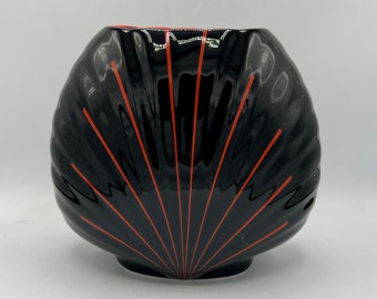 Vintage Seizan Japan Art Deco Revival Vase: Black with Red Fan Design