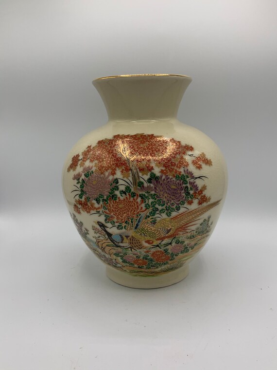 鉢花 Traditional Japanese crafts Vase Japanese Flower Vase: An Introduction to Traditional
