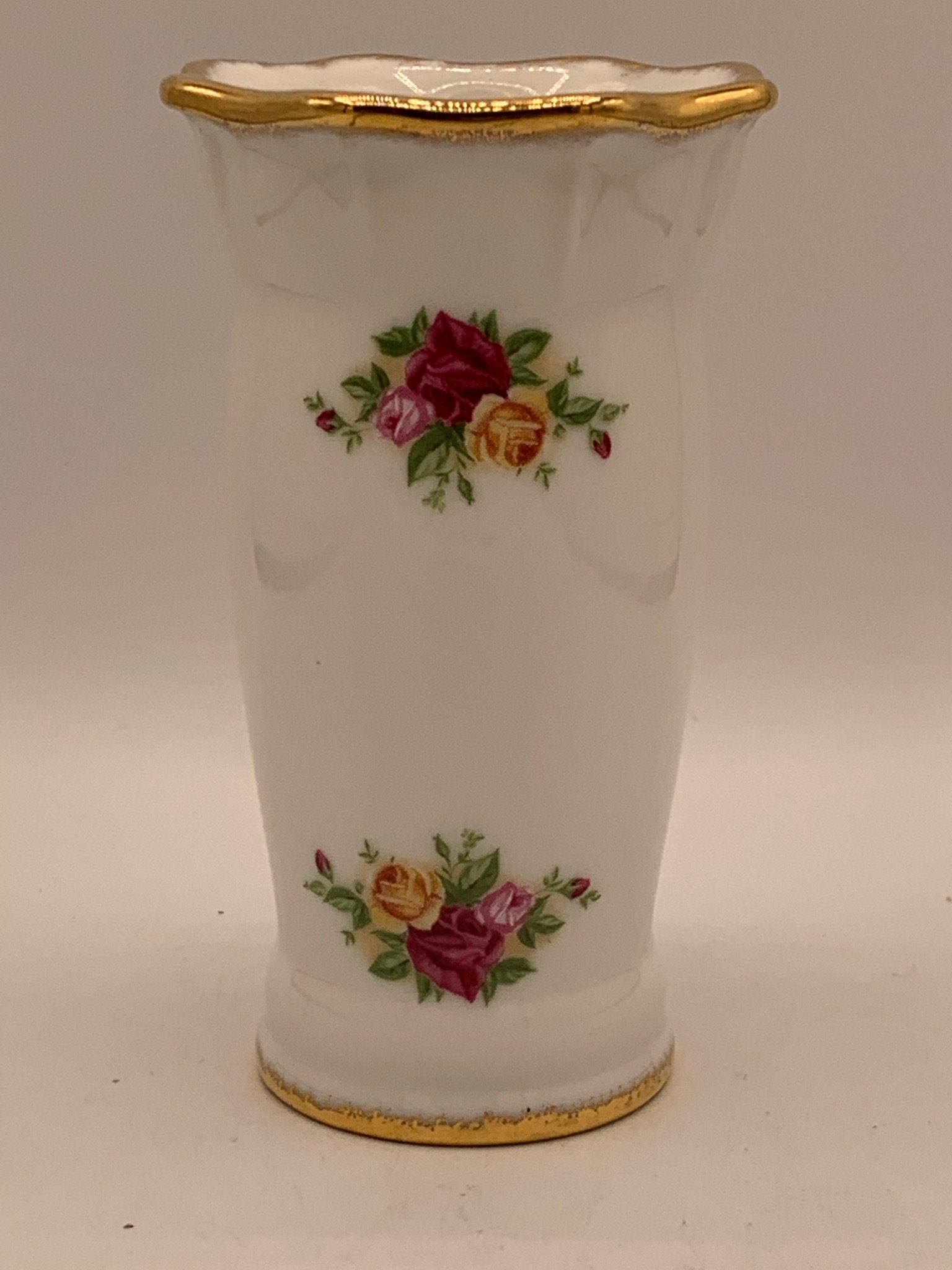 ロイヤル・アルバート オールドカントリーローズ 花瓶：1962年製
