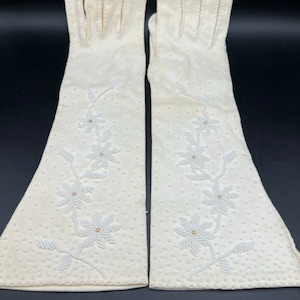 Vintage Long White Gloves with Hand Beaded Seed Pearl Flower Detail - Vintage 60&#39;s - Great Condition!!