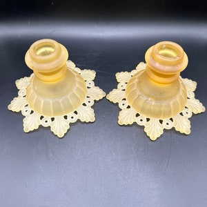 Vintage gouden glazen kandelaars - sierlijke rand - set van twee