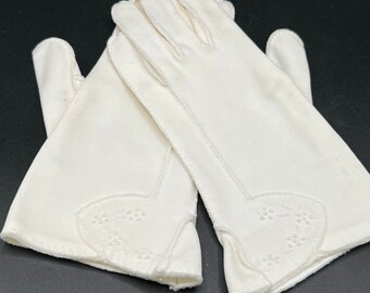 Vintage 60's Ladies Cotton White Gloves - Small - Cute Seed Pearl and Hemming Details - So Feminine!  Never Worn!