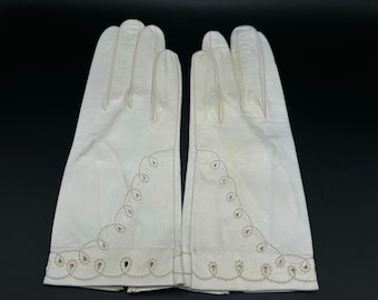 Vintage White Leather Gloves: 1960s Curly Stitch Detail, Size 6 1/2