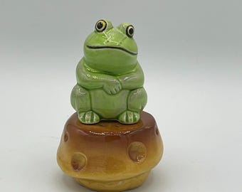 Vintage Salt and Pepper Shakers - 1950s - Cute Bright Green Frog on a Tuft!! Made in Japan