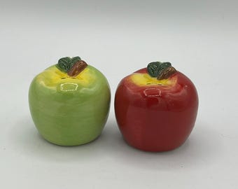 Vintage Salt and Pepper Shakers - Red and Green Apples - So FAB on your MCM Table!
