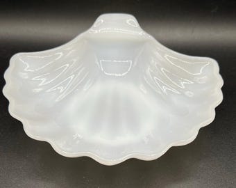 Plato vintage de cristal con forma de concha: decoración costera, cocina y baño