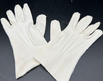 Vintage 60's Ladies Cotton White Gloves - Small - Cute Hemming Details - Outside Seams - So Feminine!