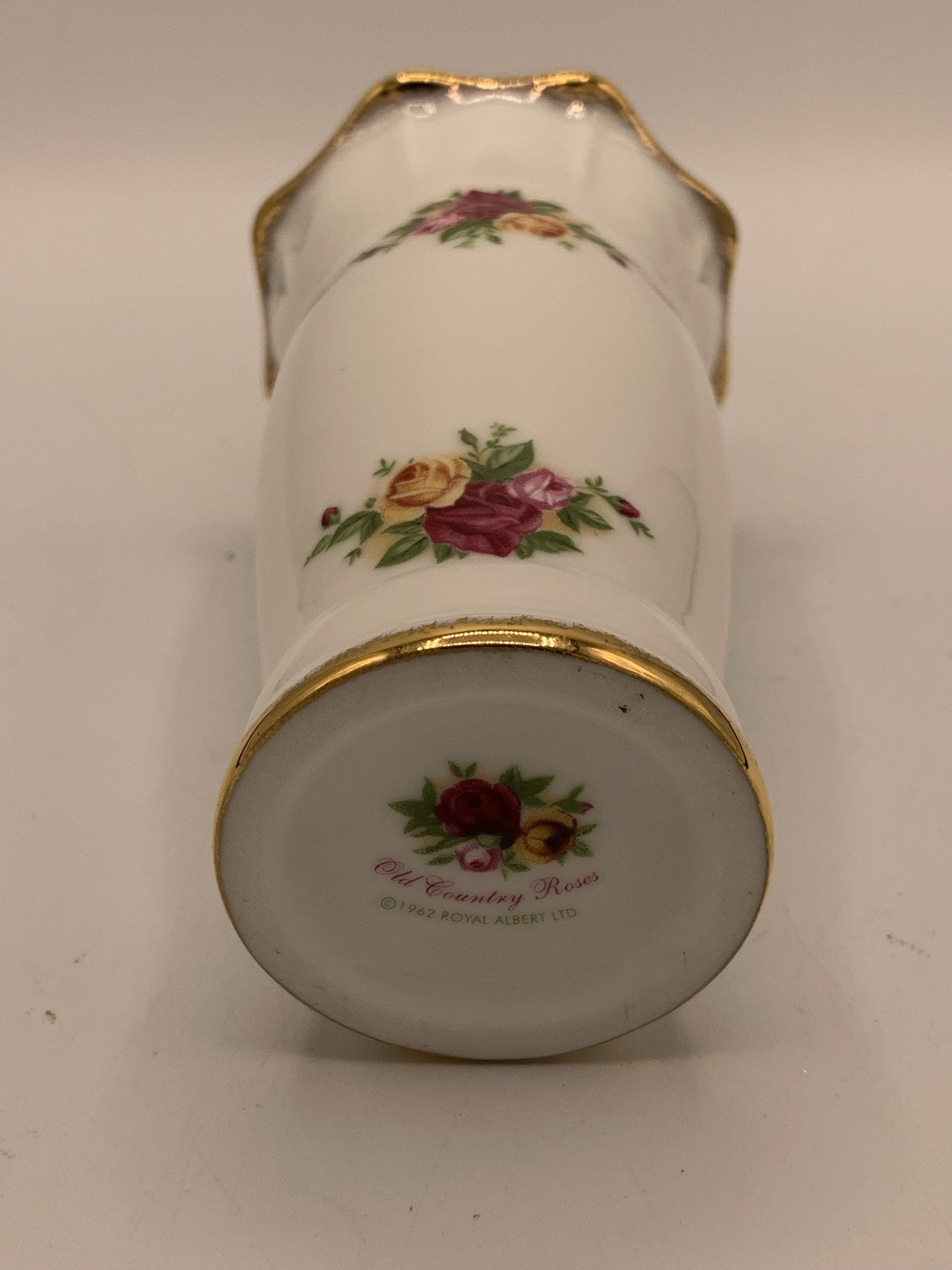 ロイヤル・アルバート オールドカントリーローズ 花瓶：1962年製