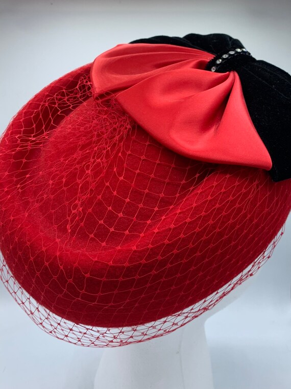 Vintage Red Veiled Hat: Black Velvet Bow, Church Wedding  display picture 1