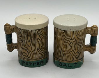 Napcoware Colonial Inn Salt & Pepper Shakers Japan Vintage 3 1/4"