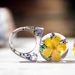 Forget Me Not Flower Ring, Nature Jewelry, Yellow Floral Jewelry, Plants Forget-me-not, Botanical Resin Ring, Flowers Jewelry, Gift for Her