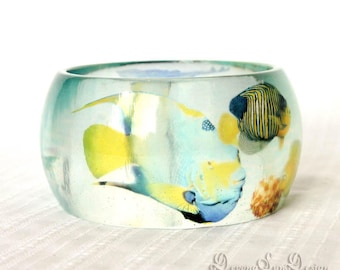 Aquarium Resin Bangle Underwater Jewelry Ocean Sea Jewelry Nautical Bracelet with Pictures Gold Fish for Woman Beachy Summer Bracelet Blue