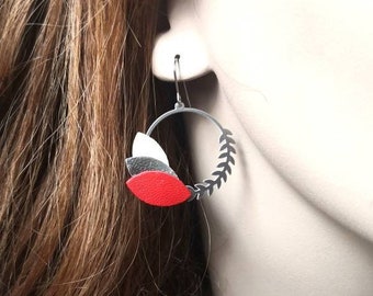Christmas wreath earrings in steel and leather | leather earrings | Christmas earrings | red white earrings