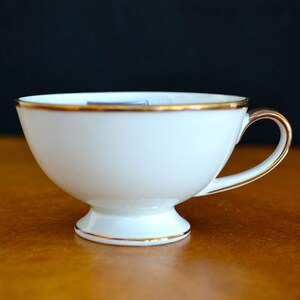 Vintage Bavaria Fine China Demitasse Expresso Cup, Souvenir from Frankfurt, Germany with the Coat of Arms of the City (2646B)