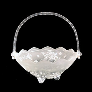 Mikasa Silent Night Christmas Clear and Frosted Glass Footed Basket with Santa Claus in Sledge / Sleigh, Reindeer and Stars (2544B)