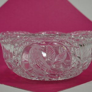 Vintage Kristallschale mit Vogelmuster und überbackenem Sägezahnrand, Byrde Crystal Collection von Hofbauer, Made in West Germany (2897BS)