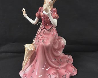 Figura de porcelana vintage de una dama con sombrilla – Vestido rosa, pintada a mano – En stock
