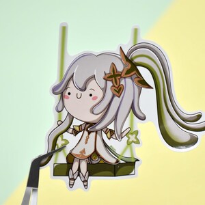 Adesivo Nahida kawaii - Carta lucida - Fan art di videogioco, impatto, potere erba, coniglio, campanello, consolle per videogiochi, gaming