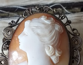 Antieke vintage vroeg-Victoriaanse jaren 1840 Cameo gesneden schelpbroche/hanger.