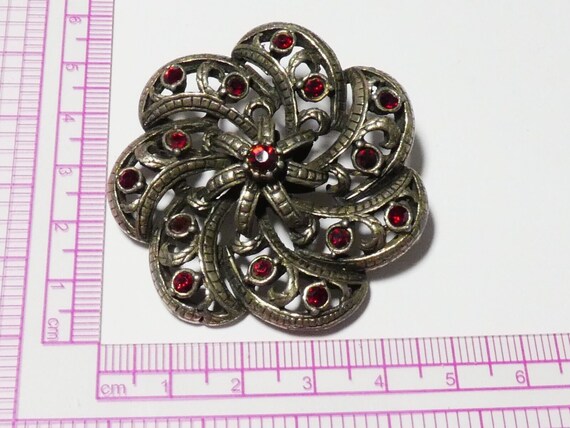 vintage (1940) BROCHE brouette fleuri en laiton estampé