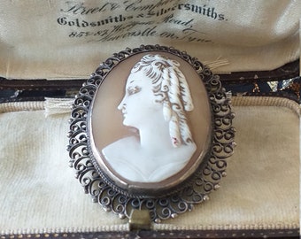 Broche pendentif camée antique en argent 900 et coquillage sculpté