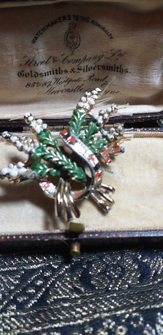 VINTAGE Exquisite Signed Goldtone Green/White/Red… - image 2