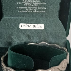 Bracelet-jonc celtique irlandais en argent vintage des années 1990 dans sa boîte d&#39;origine, 37 grammes !