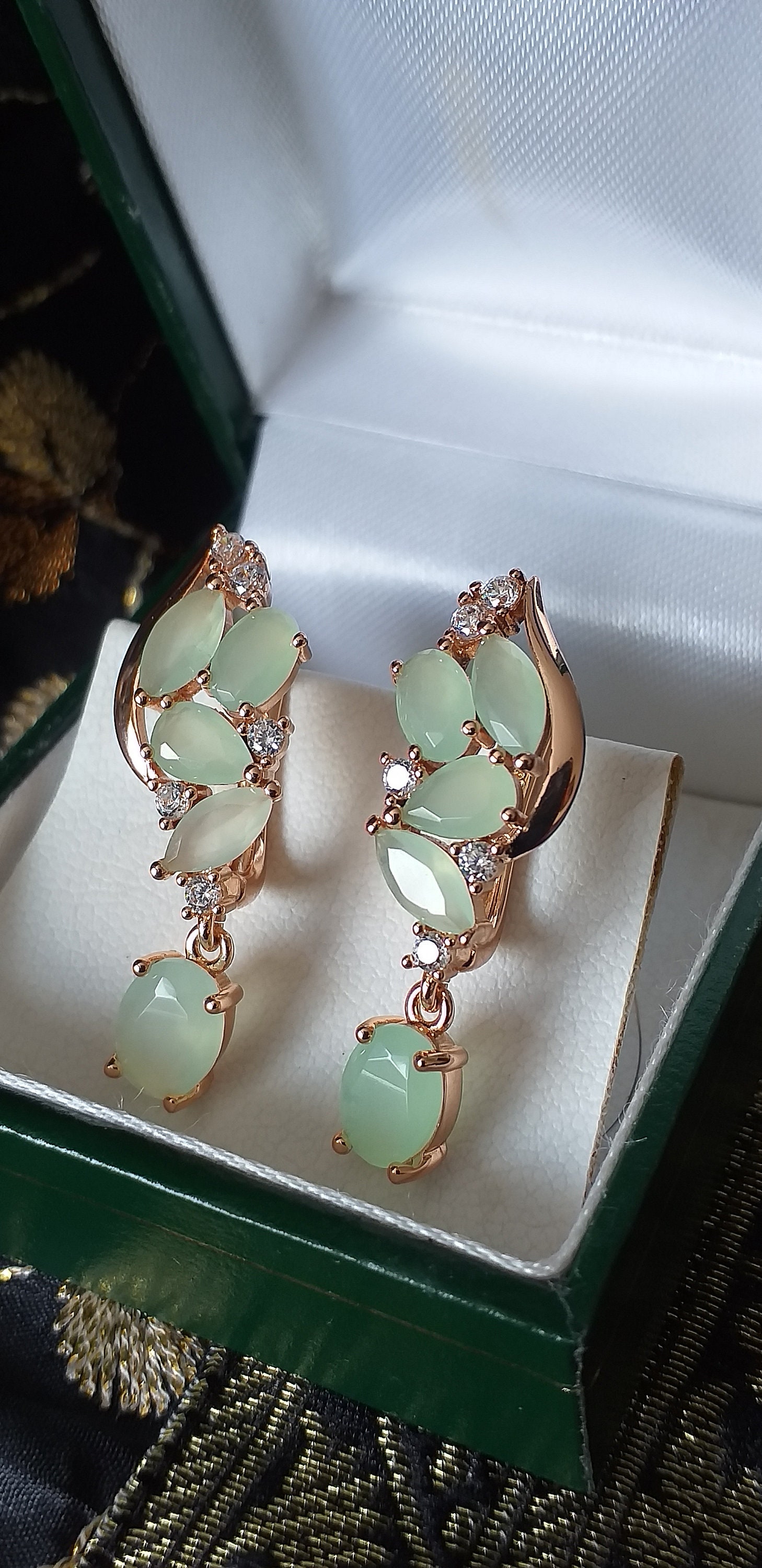 Boucles D'oreilles Anciennes Or 14 Carats Et Strass Vert - Pendantes - Occasion