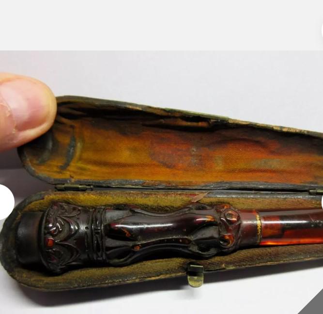 Antique Early Victorian 1830-s Carved Cigarette Cheroot Holder in Original  Box