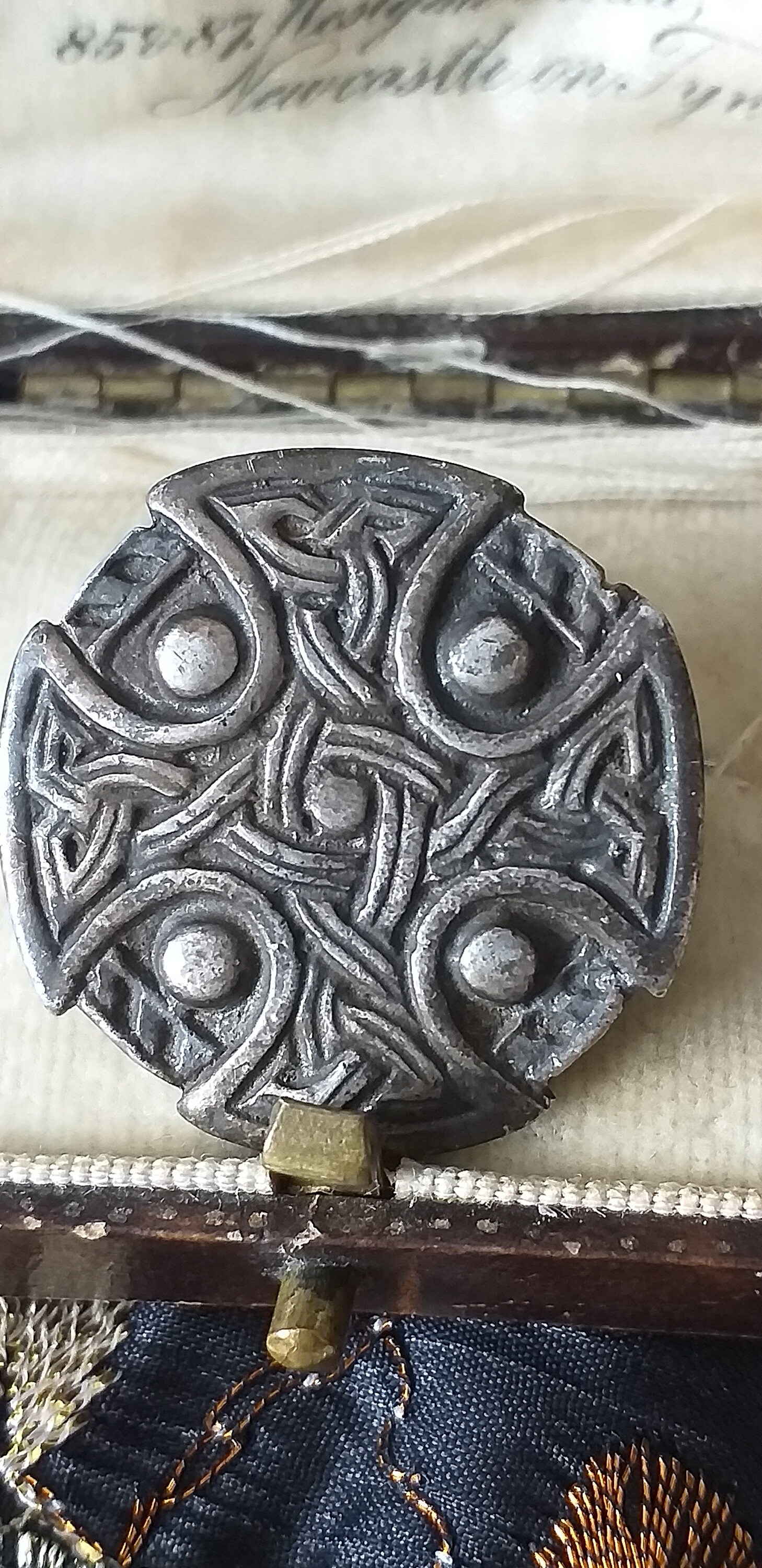 jolie broche en métal argenté début 1900 | UK
