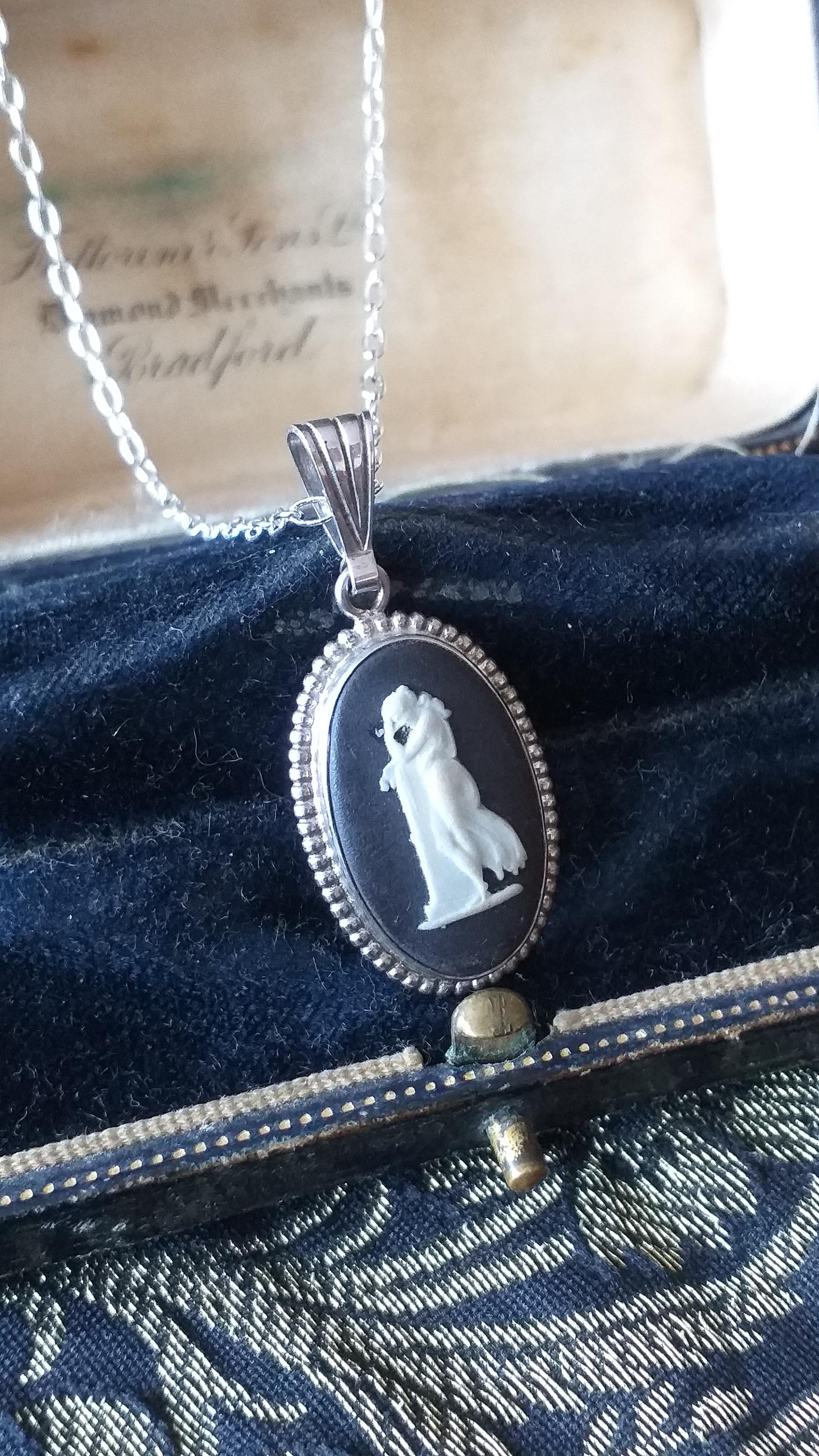 【希少】 ウェッジウッド ネックレス シルバー 925 刻印あり ヴィンテージ 1971 925 シルバー ウェッジウッド ペンダント 20 インチ