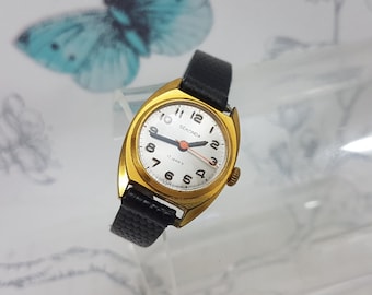 Vintage Sekonda dameshorloge, goudkleurig Sekonda dameshorloge op zwart lederen band, 17 steens horloge