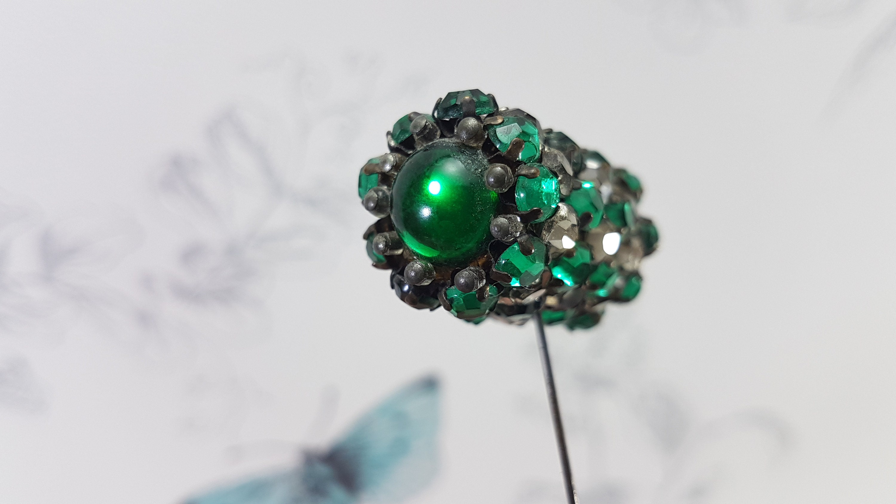 Art Deco Green Glass Hat Pin: Vintage Collectible Barrel  display picture 3