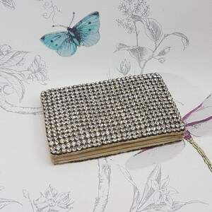 Cartera de mano vintage con diamantes y espejo con borde biselado en el interior, bolso de mano de noche de mediados de siglo
