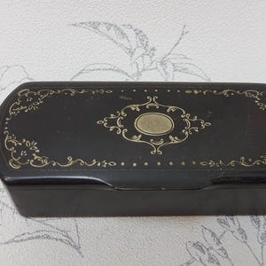 Antique Victorian Snuff Box with Inlaid Lid