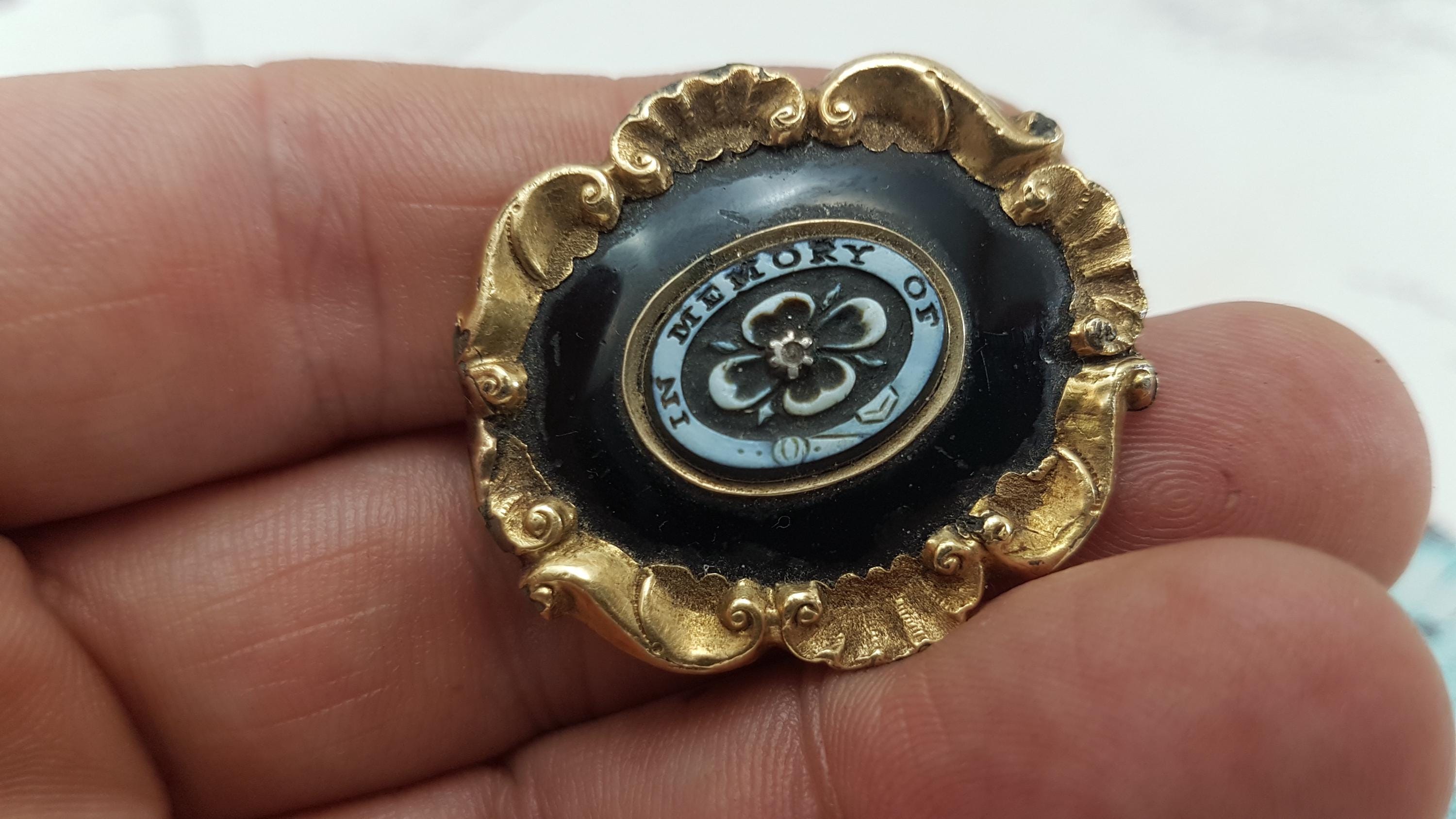 Vaquera ブラック ビッグフラワーロゼッタ ブローチ バッジ ピン Victorian Mourning Brooch: Pinchbeck & Black Enamel, in Memory Of